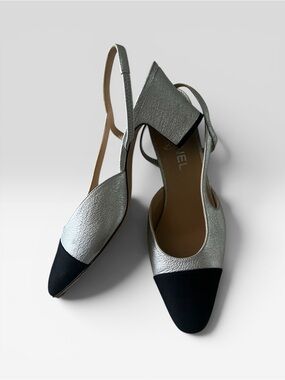 CHANEL Silver Textured Leather Slingback Pumps with Black Cap Toe